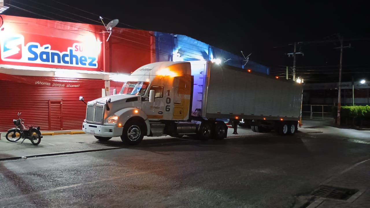 Camión Rubber Logistic